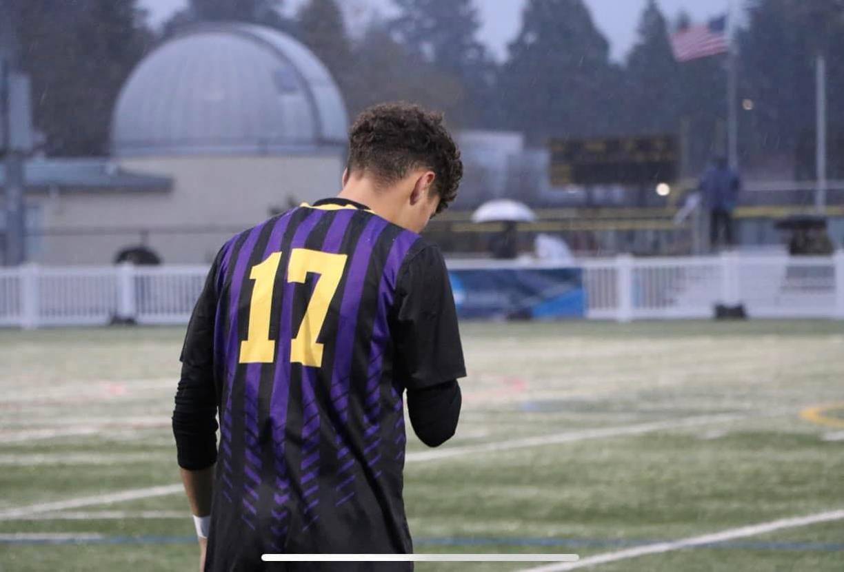 A los 13 años Melvin emigró a los Estados Unidos en donde se siguió desarrollando como futbolista.
