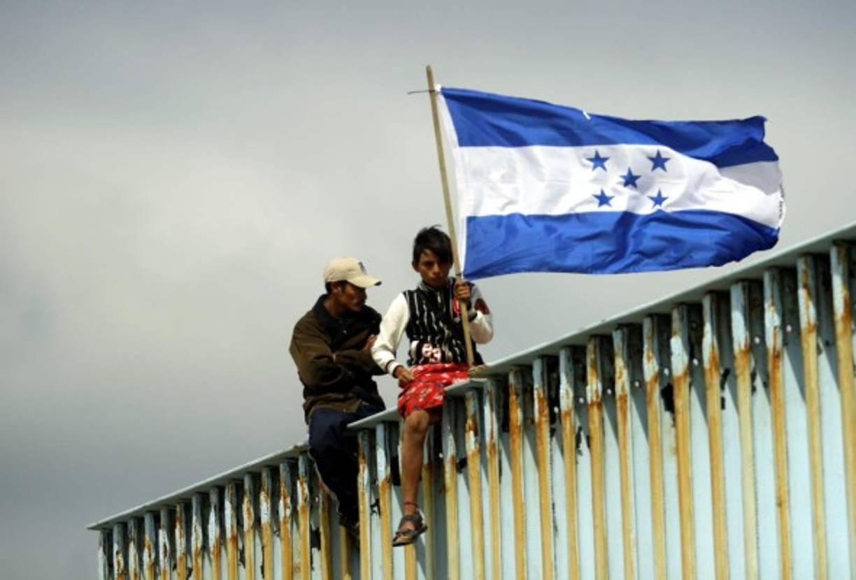 Los migrantes tienen como objetivo solicitar asilo humanitario en EEUU ante la violencia que existe en sus países de origen, principalmente por las pandillas.