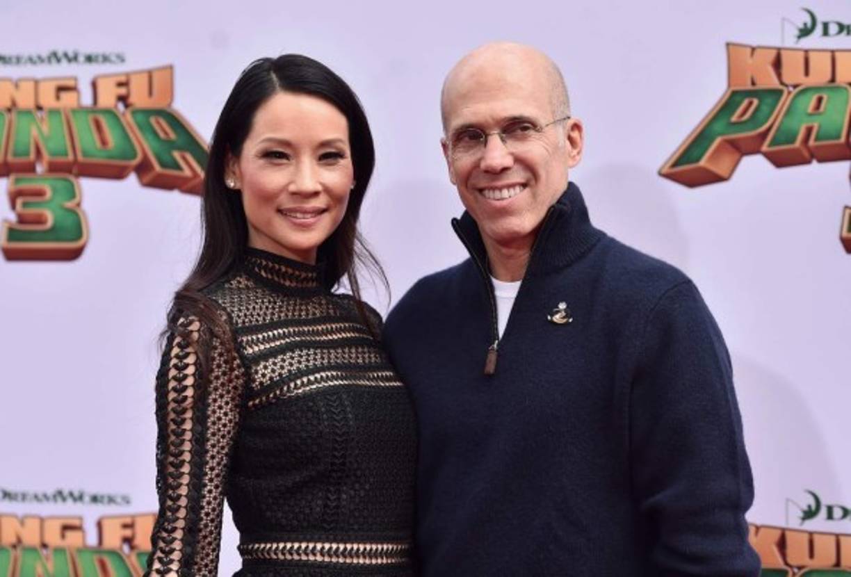 Lucy Liu con el CEO de DreamWorks, Jeffrey Katzenberg.