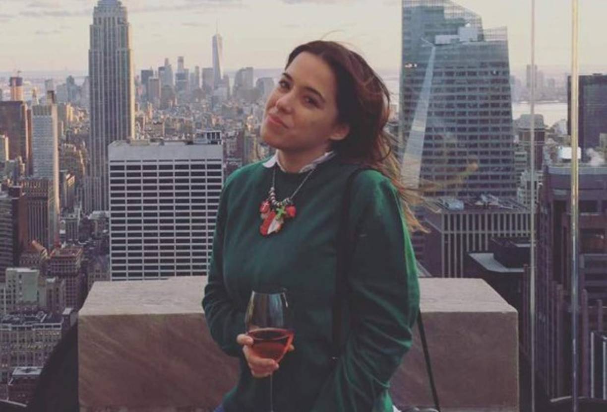 Una joven turista argentina identificada como Carla Vallejos Blanco, de 29 años, también murió en el accidente del helicóptero Eurocopter AS350 de la empresa Liberty que ofrece tours aéreos en Nueva York y cayó sobre las aguas heladas del río hacia las 19h00 locales (23h00 GMT) del domingo.