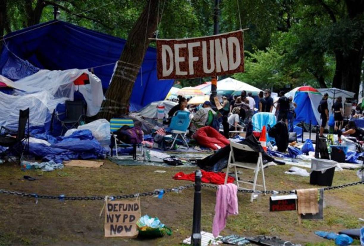 Desde el Departamento de Policía se ha criticado con fuerza varias leyes que vetan ciertas actuaciones policiales consideradas desproporcionadas y peligrosas y que han sido aprobadas en respuesta al movimiento antirracista Black Lives Matter, que estalló en todo Estados Unidos a finales de mayo, en reacción al asesinato de un afroamericano a manos de un policía blanco.<br/>