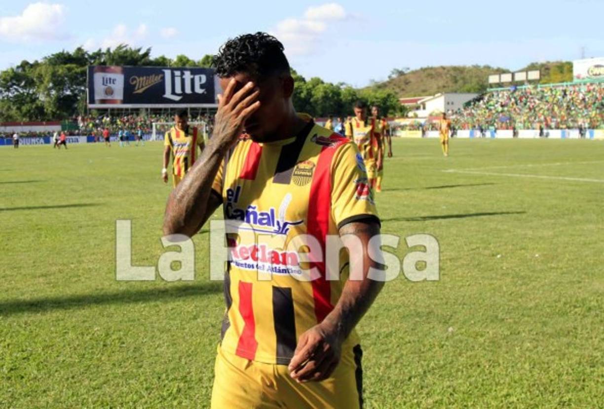 Wilfredo Barahona lamentándose al final del primer tiempo.