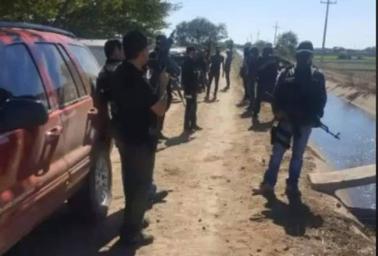 En redes sociales, el cantante presumía armas de grueso calibre.