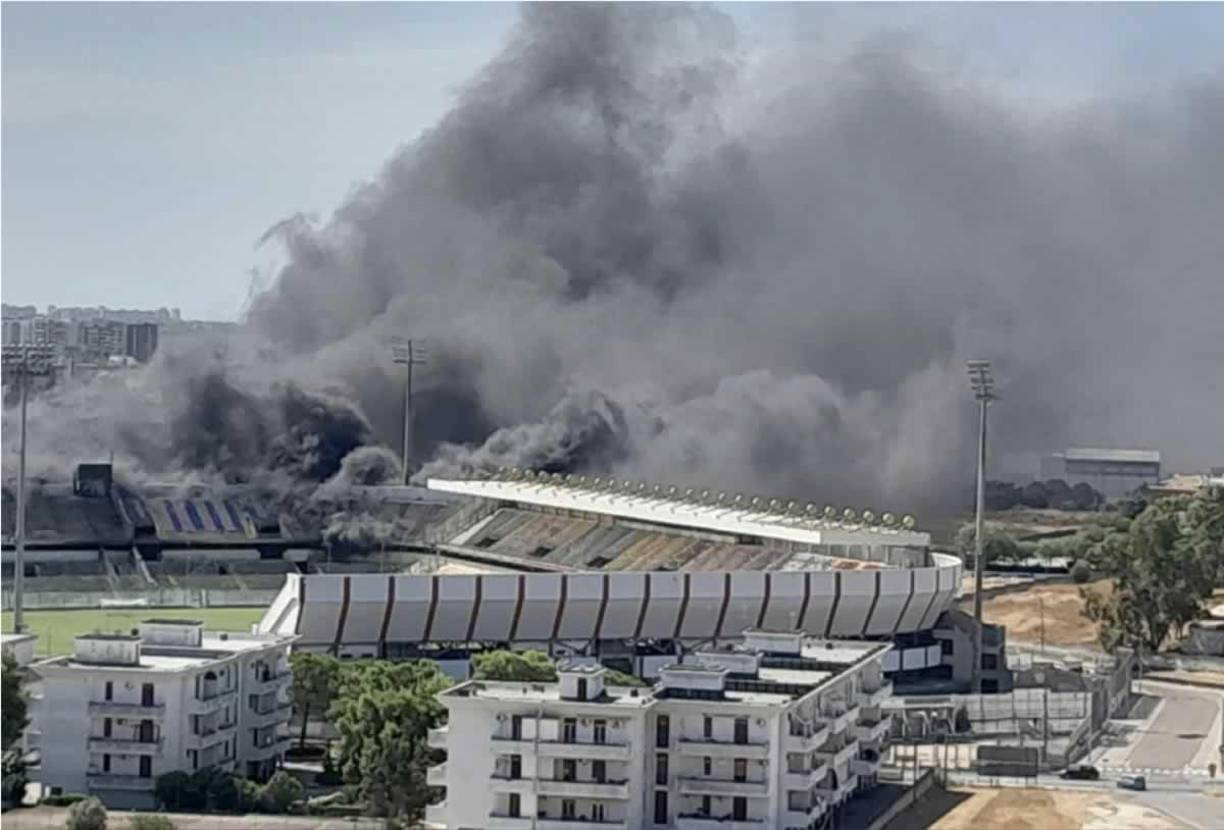 “Foggia Calcio está junto a Taranto FC y la ciudad de Taranto por lo ocurrido ayer por la tarde en el Iacovone. Esperamos que las investigaciones, que ya han comenzado, aclaren inmediatamente la naturaleza del incendio que se produjo y que, si hay intención, los responsables sean castigados. Foggia está inmediatamente disponible para colaborar con los organismos competentes”, escribió el club. 