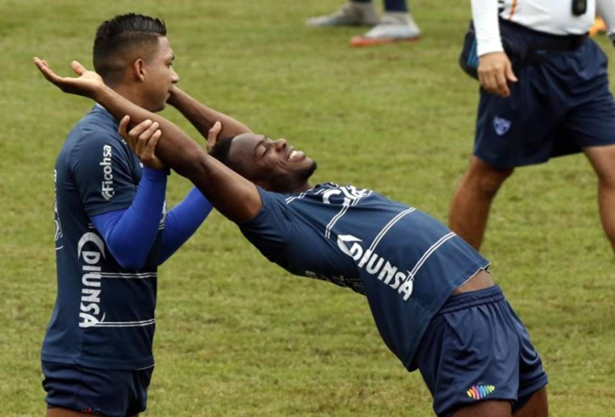 Emilio Izaguirre y Maynor Figueroa, en el entrenamiento de este jueves.
