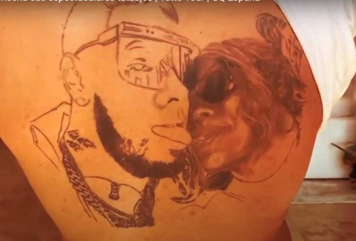 Aunque la misma Karol G pensó que era algo precipitado. Sin embargo, el cantante tenía claro que había encontrado a la mujer de su vida. Anuel aseguró que espera poder terminar pronto el diseño.