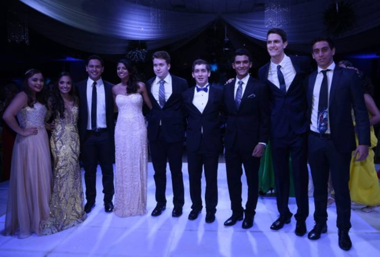 La generación 2015 de graduados de la Escuela Internacional Sampedrana.