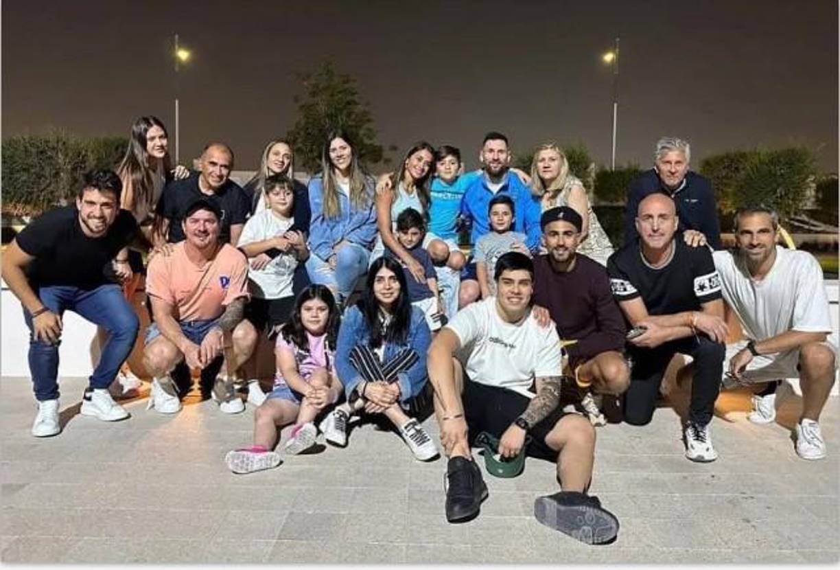 Lionel Messi con su familia en Doha, Qatar.