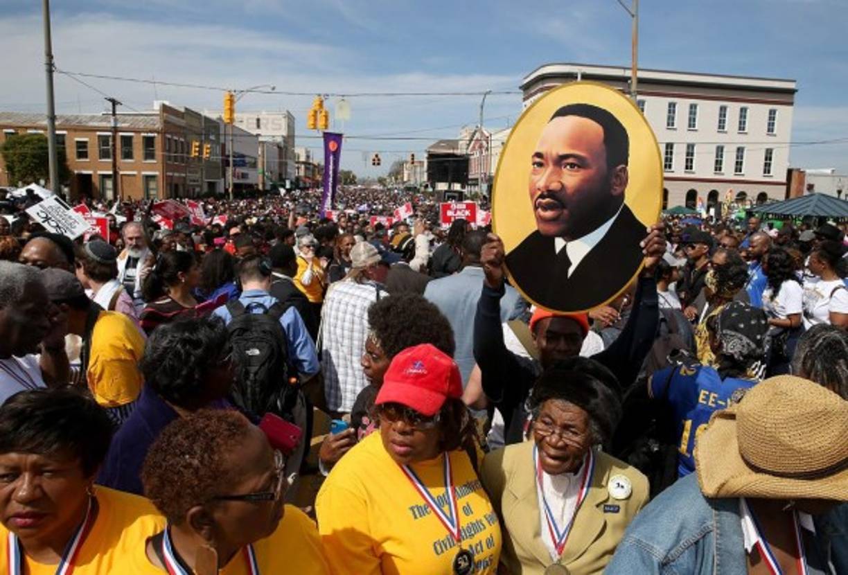 Las muertes de Michael Brown en Ferguson y Eric Garner en Nueva York, ambos a manos de la policía, han estremecido a EUA con sendas protestas que reclaman que 'las vidas de los negros importan'.