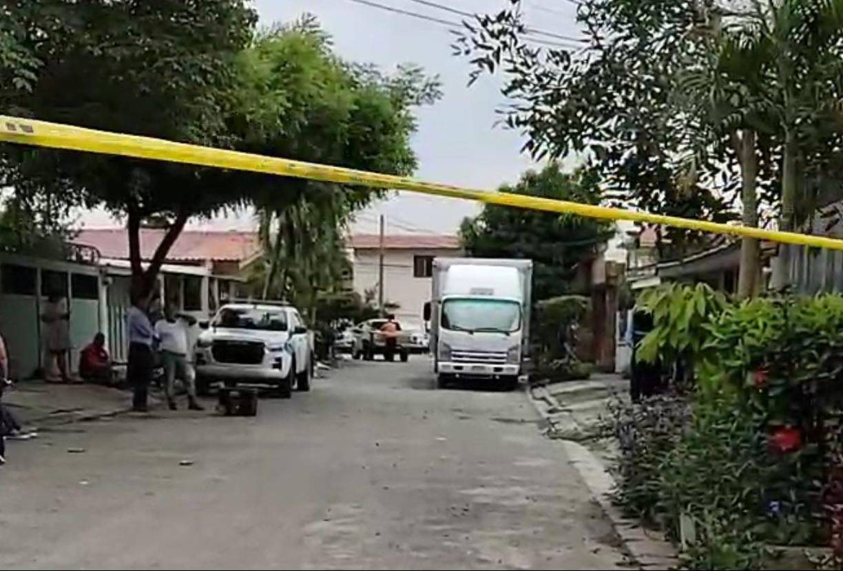 El hecho violento se registró a eso de las 10:00 de la mañana de este lunes en la 25 calle de la colonia Montefresco. 