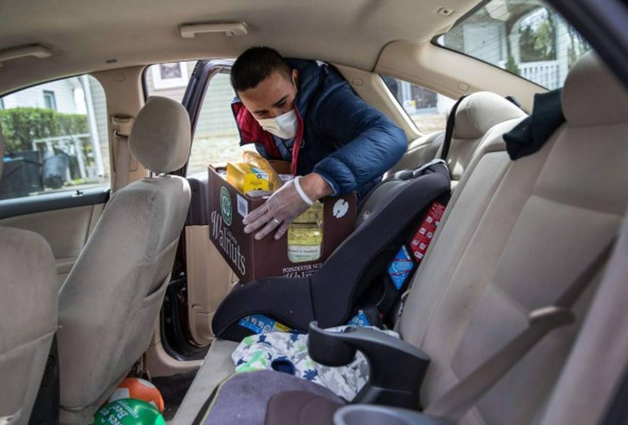 El hondureño, positivo de COVID-19, ha estado encerrado con su familia en Long Island, Nueva York, sufriendo de coronavirus durante las últimas dos semanas. AFP