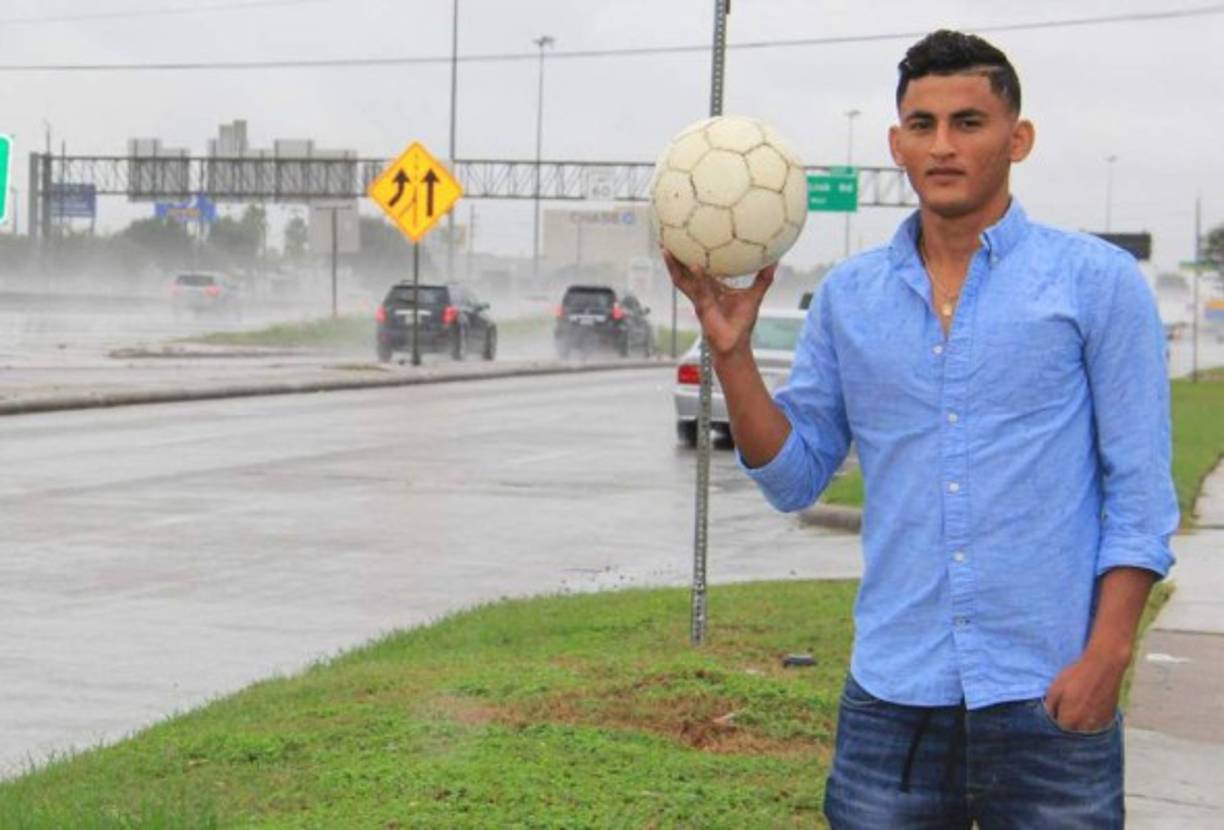 Fayron Barahona: Mediocampista hondureño de contención que ha estado asilado en Estados Unidos. Jugó en el Real España.