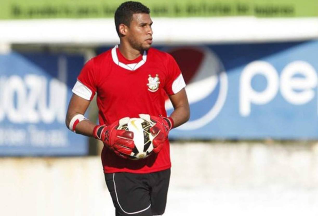 José Calderón: A falta de anuncio oficial, el portero panameño sería nuevo jugador del Marathón, aunque el propio cancerbero le confirmó a Diario LA PRENSA que son detalles lo que faltan para sumarse al club verde. Fue subcampeón con Platense en su estadía en Honduras.