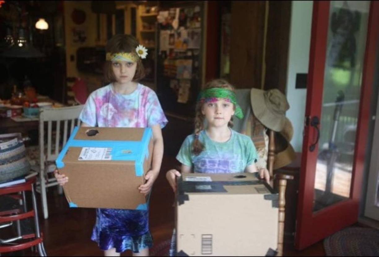 La actriz estadounidense Mia Farrow puso esta foto y dijo: 'We are now so ready & excited for the #eclipse2017' (Ahora estamos tan listos y emocionados por el <br/>#eclipse2017).