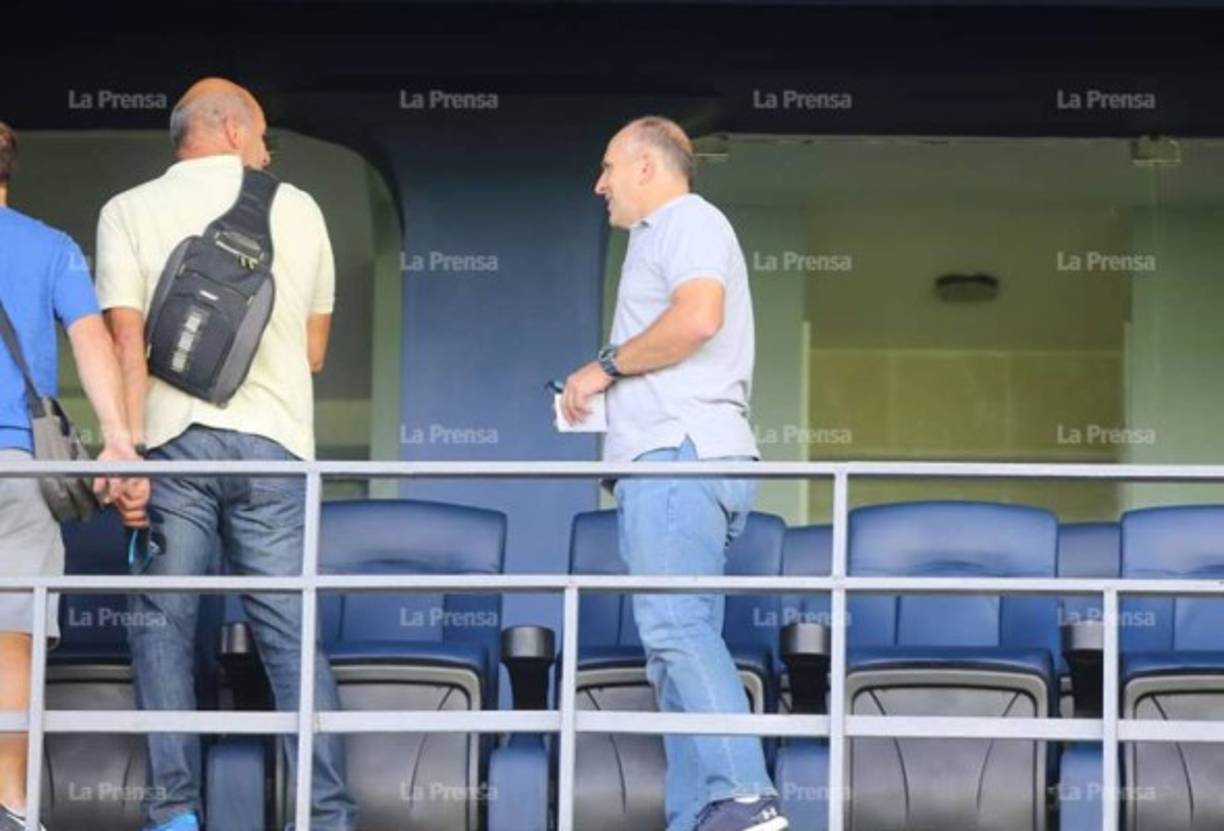 El cuerpo técnico de la selección de Honduras estuvo presente en el Motagua vs Juticalpa, en donde los azules golearon 4-0 a los canecheros.