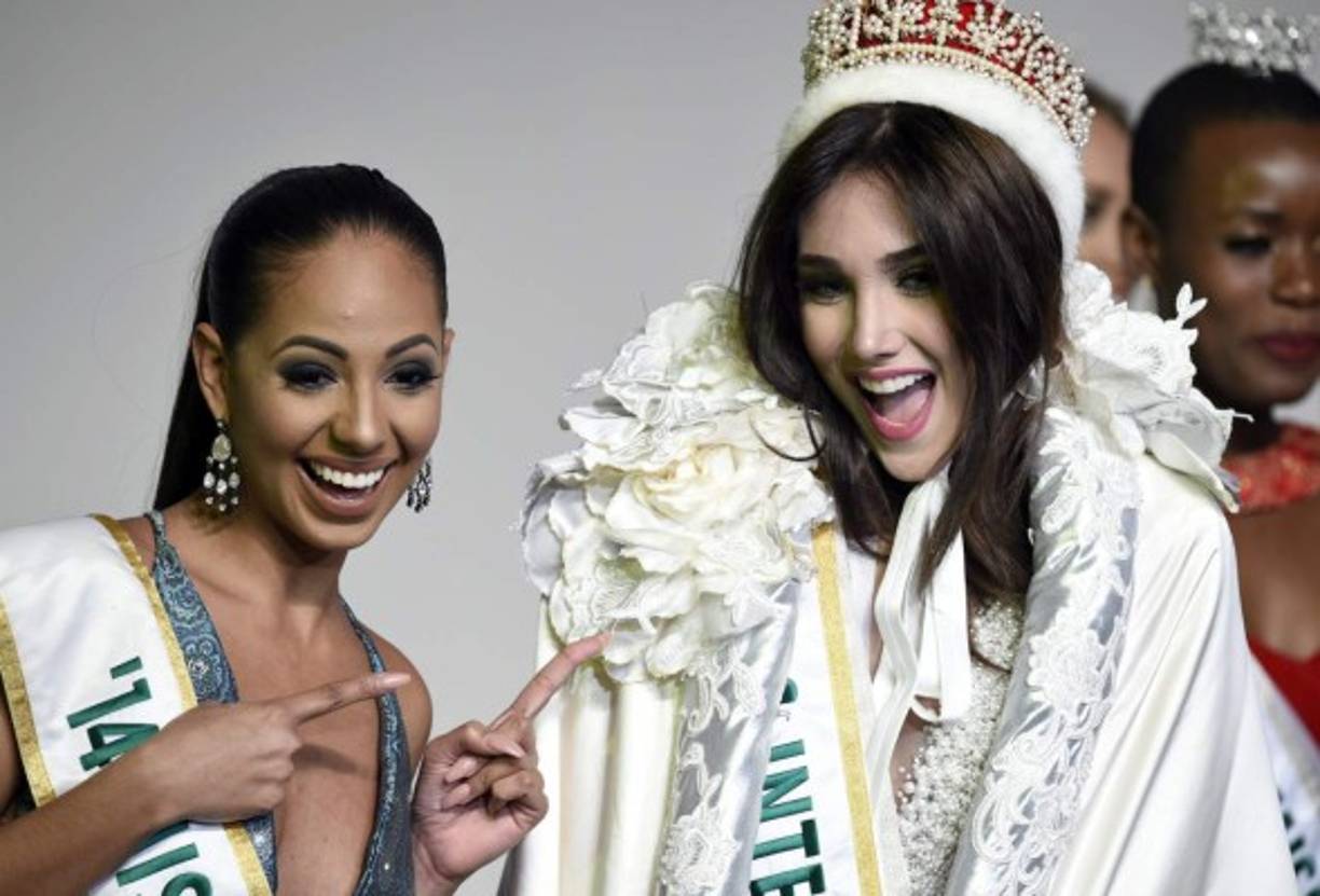 La puertorriqueña Valerie Hernández coronó a Miss Venezuela, Edymar Martínez.