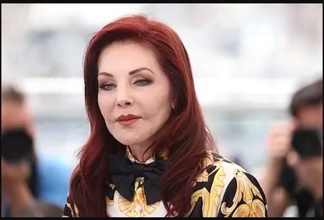 Así luce en la actualidad Priscila, la mamá de Lisa Presley. La exesposa de Elvis Presley tiene 77 años.