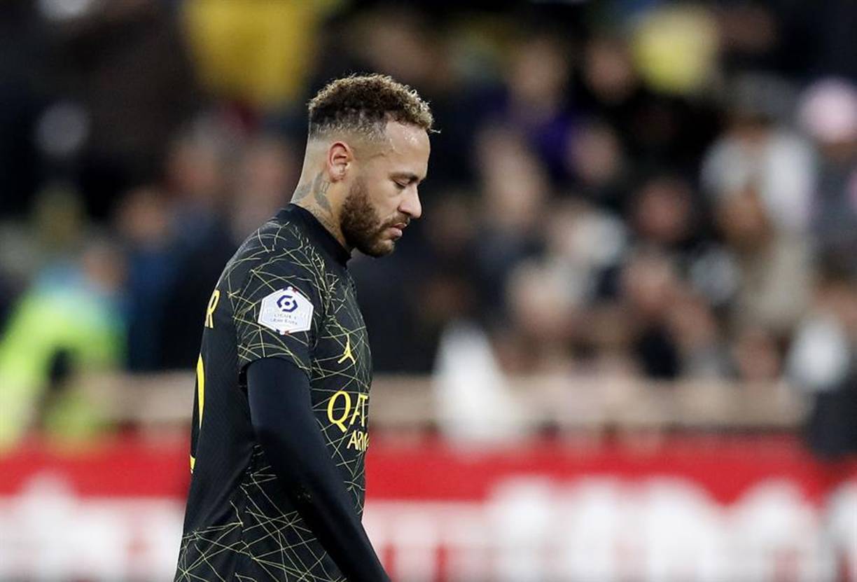 Le Parisien publicó un reportaje en el que el mismo alcalde de Bougival, Luc Wattelle, que tiene su casa cerca de la del astro brasileño del París Saint Germain (PSG) y se queja del que califica como “un individuo sin respeto” por los vecinos.