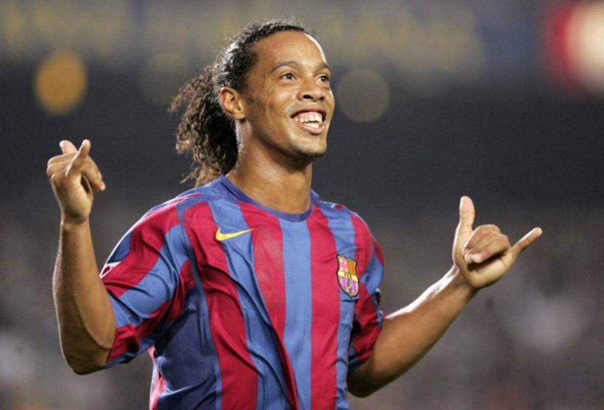 El embajador del Barcelona Ronaldinho, casi llega a los 40 años y se mantiene soltero.