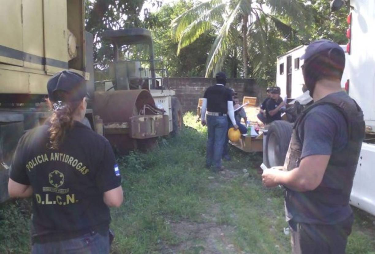 La DLCN, Fiscalía y Atic ayer incautaron casas en la urbanización El Pedregal, un plantel con maquinaria en el barrio El Tamarino, 41 carros y un centro comercial. Son 116 bienes asegurados.