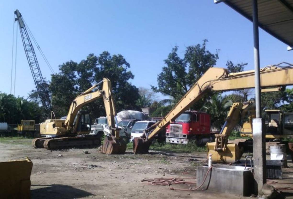 La DLCN, Fiscalía y Atic ayer incautaron casas en la urbanización El Pedregal, un plantel con maquinaria en el barrio El Tamarino, 41 carros y un centro comercial. Son 116 bienes asegurados.