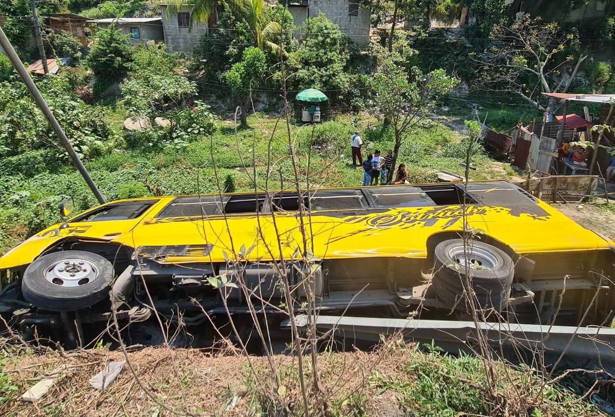Así quedó la unidad de transporte de la empresa Sotruch, que cubre la ruta Choloma- López Arellano. 