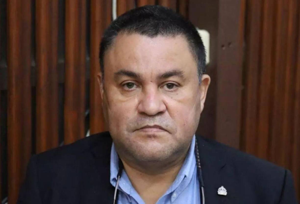 El congresista añadió que los hondureños son fáciles de convencer y los políticos hasta le ofrecen “billetio”.