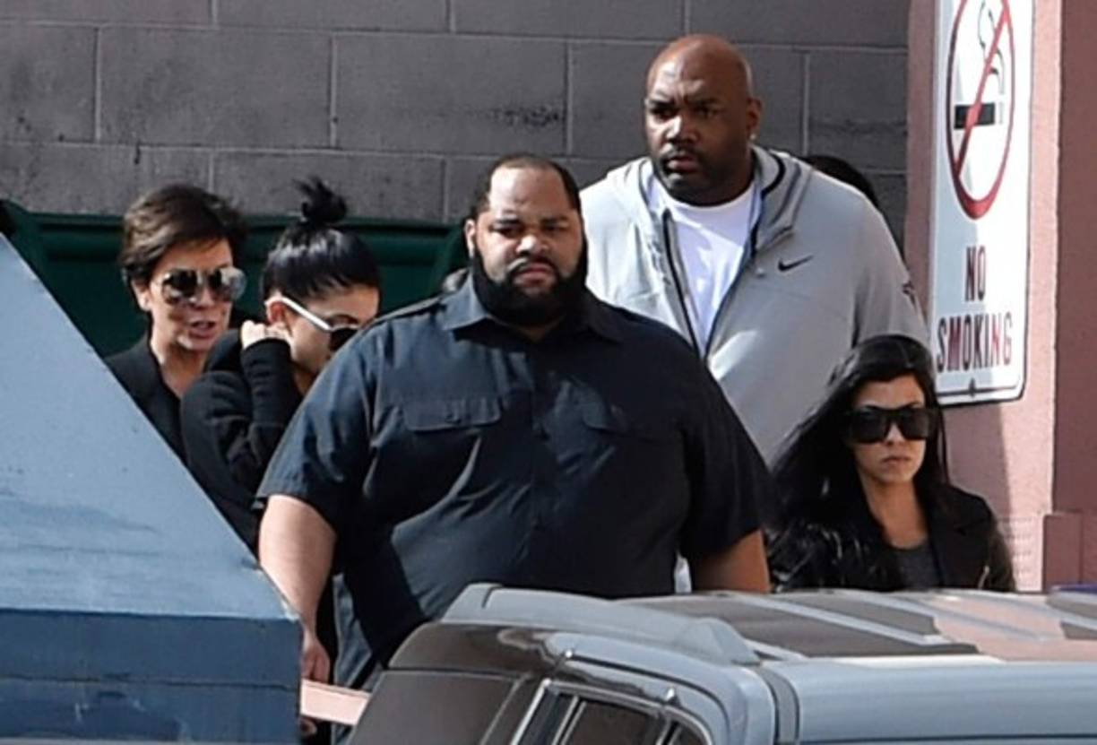 El clan de las Kardashian está devastada con la situación actual de Lamar Odom y permanecen en el hospital donde se encuentra interno el deportista apoyando a su familia y a Khloe Kardashian.