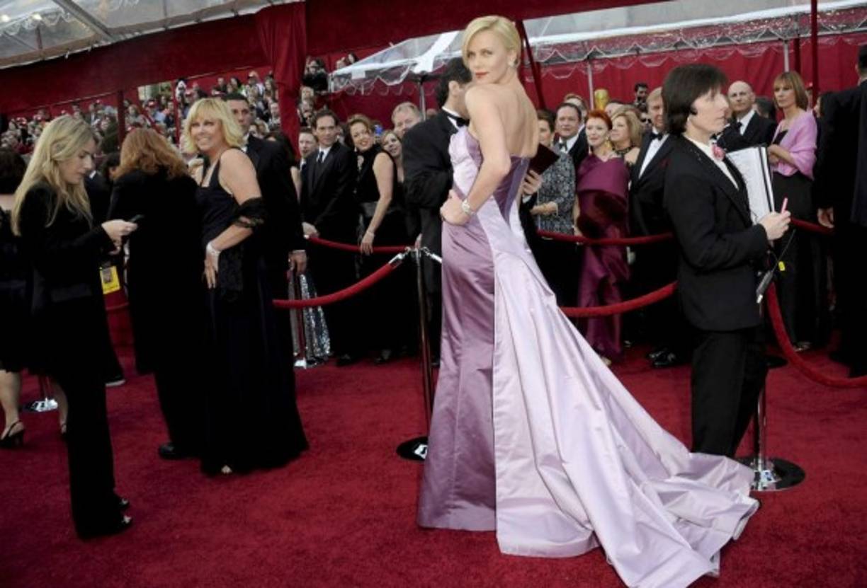 Así lució en la entrega de los premios Oscar el 7 de marzo de 2010 en Hollywood, California.