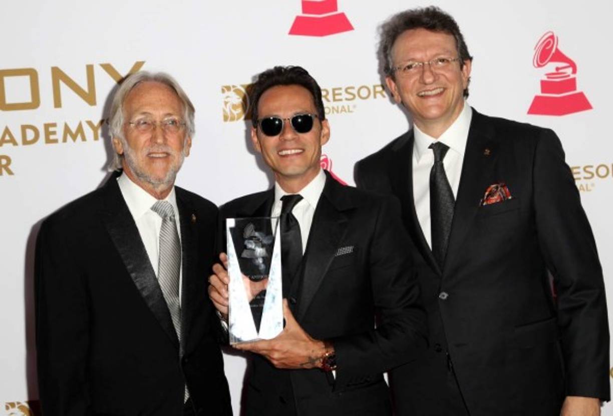 Neil Portnow, presidente y CEO de Recording Academy, Marc Anthony y Gabriel Abaroa Jr. president y CEO de Latin Recording Academy.