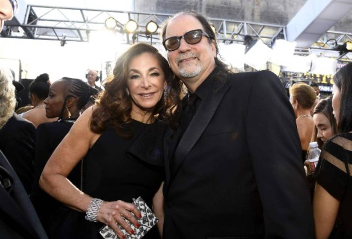 El director cinematográfico Glenn Weiss y su pareja Jan Svendsen, a quien le propuso matrimonio en la ceremonia de los Emmys 2018.