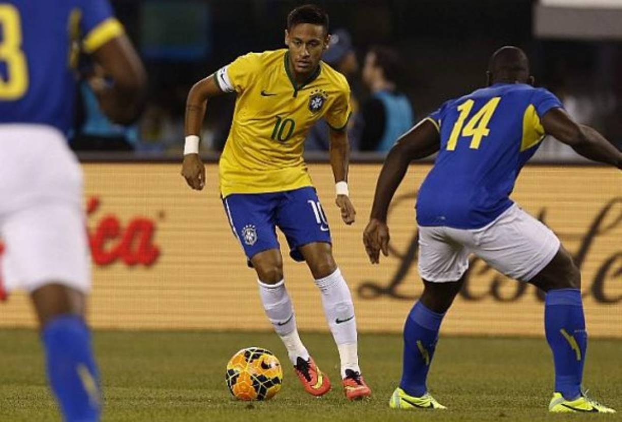 LIMA, PERU - SEPTEMBER 07: Andre Carrillo (L) of Peru fights for the ball with Cesar Gonzales of Venezuela, during a match between Peru and Venezuela as part of the South American Qualifiers for the FIFA Brazil 2014 World Cup at the Estadio Nacional de Lima on September 07, 2012 in Lima, Peru. (Photo by Raul Sifuentes/LatinContent/Getty Images)