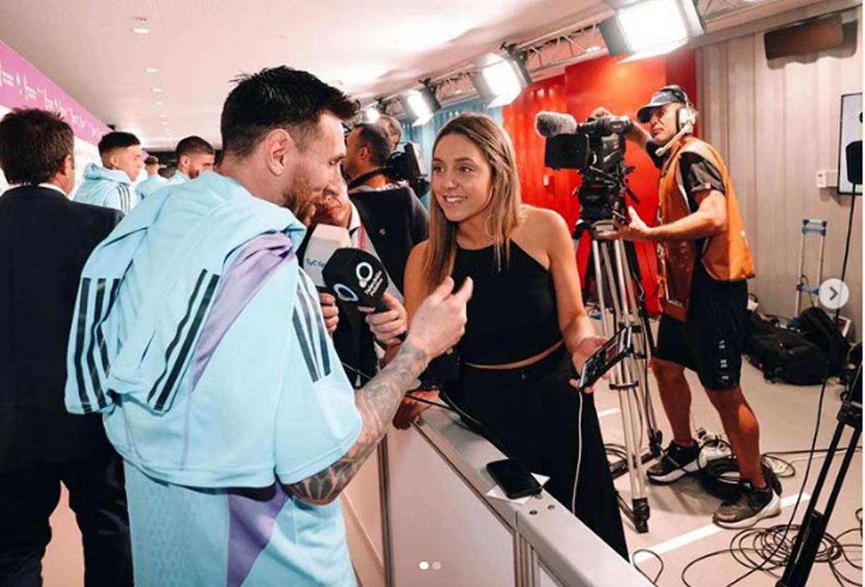 En el Mundial de Qatar 2022, Sofía Martínez ha entrevistado a los jugadores de la selección argentina, entre ellos Lionel Messi en varias ocasiones.