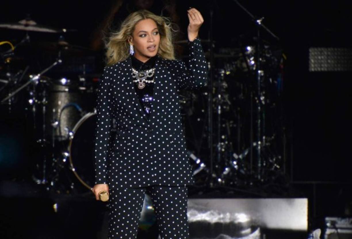 'Quiero que mi hija crezca viendo a una mujer liderando nuestro país y que sepa que sus posibilidades no tienen límite', dijo Beyonce mostrando su total apoyo a Clinton en un concierto en el que además de ella y Jay Z también actuaron Chance the Rapper, J Cole y Big Sean.
