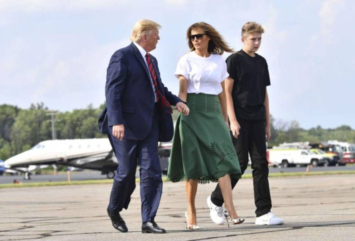 En los últimos dos años, Barron ha asistido a unos cuantos eventos públicos con sus padres y es más común verlo cuando sale de viaje con su familia.