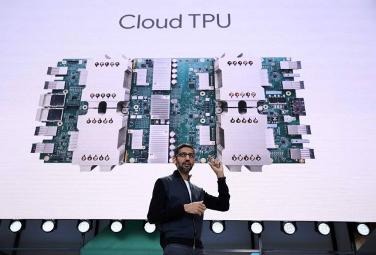 La conferencia es una vitrina que permite exhibir los nuevos productos de harwre y software y es en muchos casos el primer contacto que el público toma con ellos.