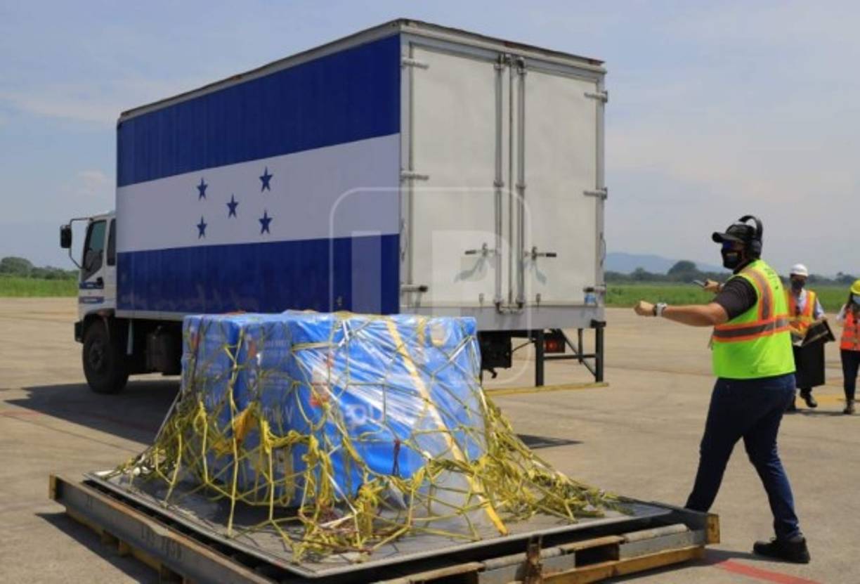 Este viernes arribaron a territorio hondureño 6,000 dosis del primer lote de vacunas anticovid de Sputnik V, desde Moscú, Rusia, en un vuelo con escalas. Serán destinadas a 3,000 trabajadores sanitarios.