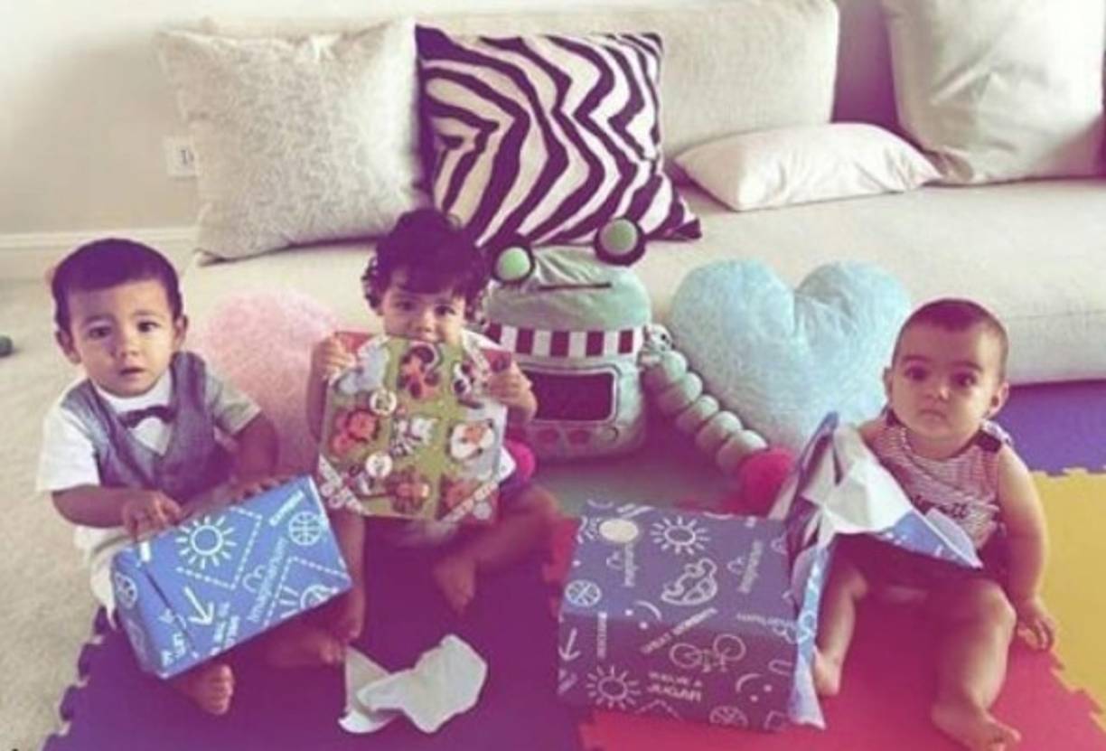 Georgina respondió a las 'ofensas de su suegra' publicando una imagen de la hija que comparte con el nuevo delantero de la Juventus, y los gemelos Mateo y Eva. Según medios españoles, Dolores se siente desplazada de la familia de su hijo luego de que Georgina asumiera el rol de madre de sus nietos.