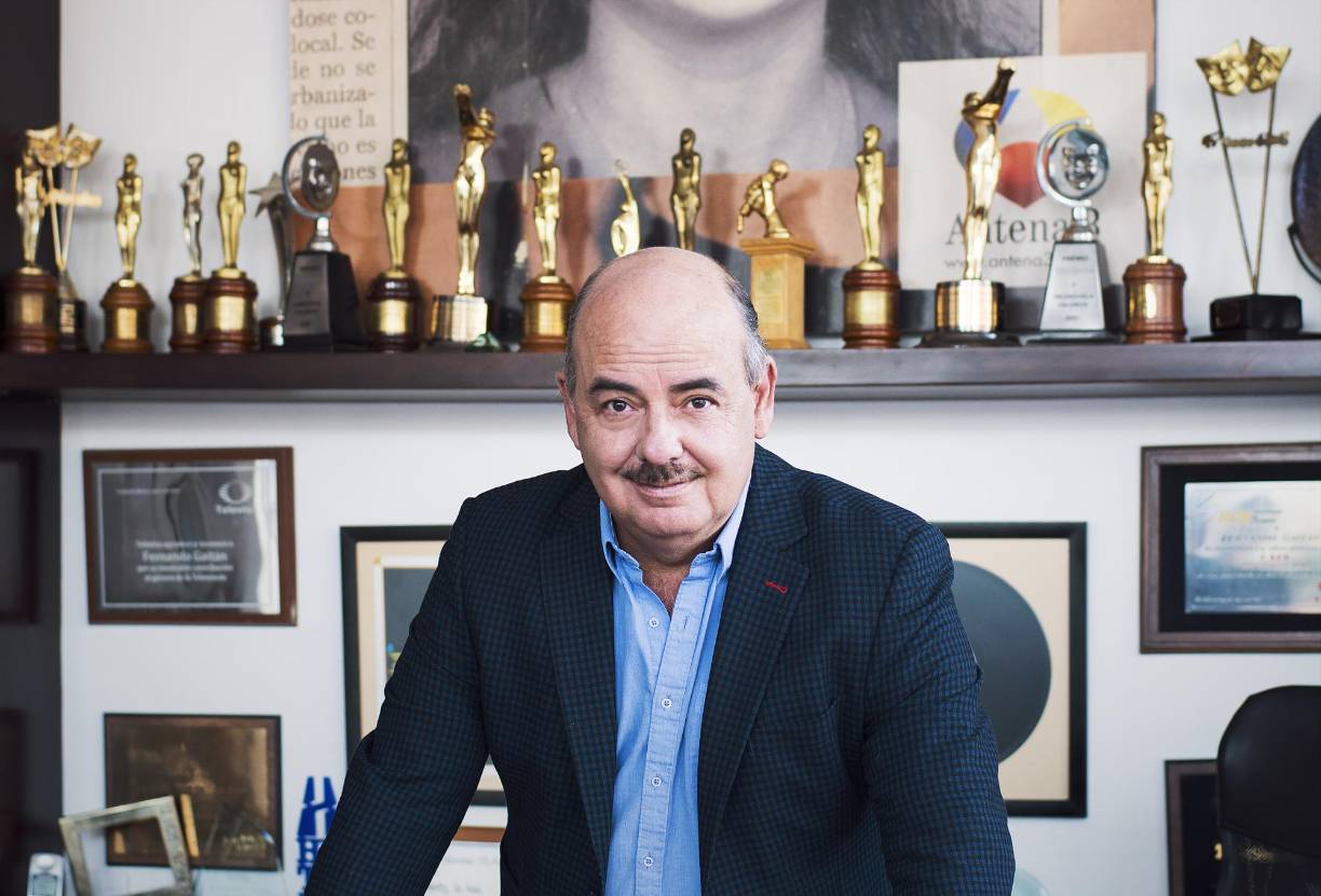 La relación entre ambos duró 8 meses, mientras se filmaba el inicio de la novela; Gaitán falleció en enero de 2019.