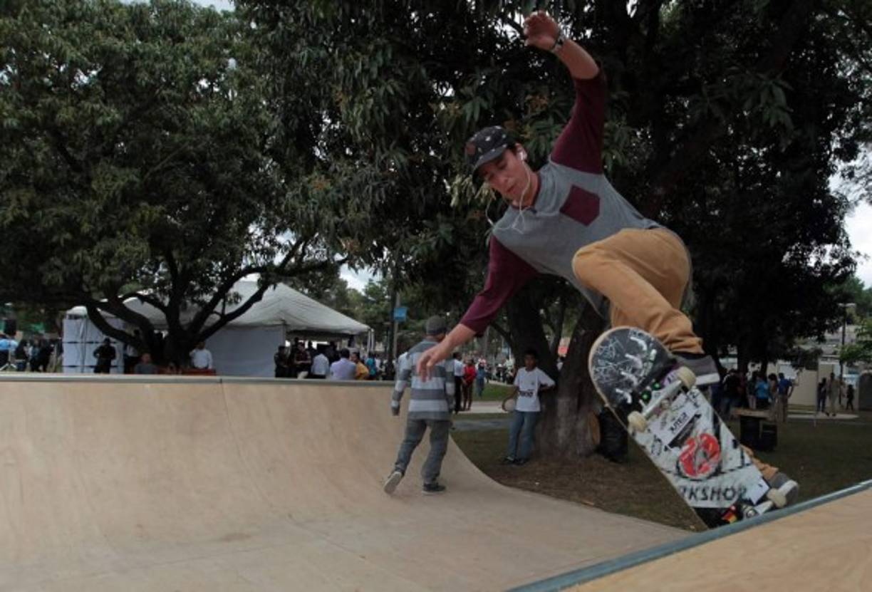 El parque tiene espacio para varios deportes.