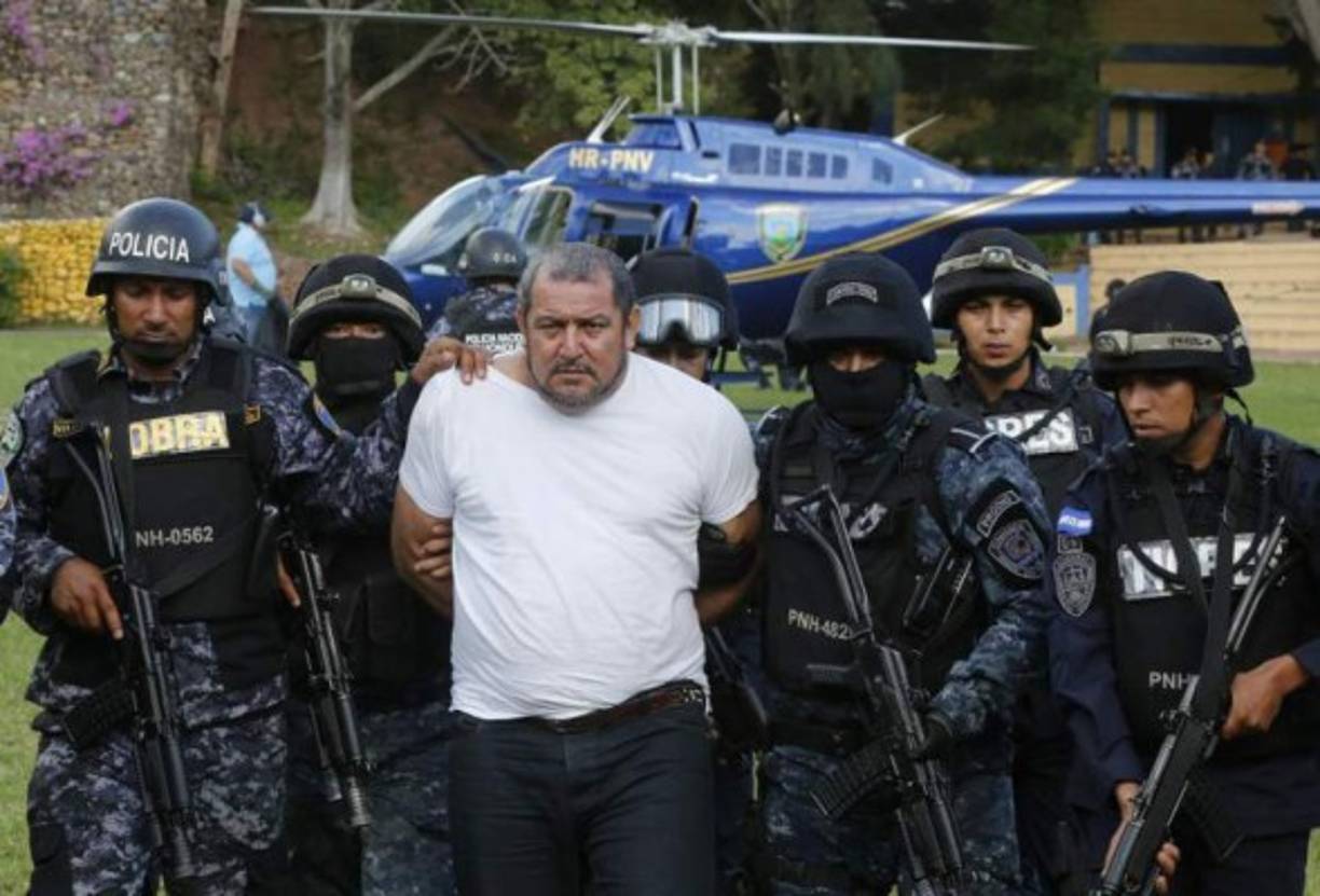 CARLOS EMILIO ARITA. Carlos Emilio Arita Lara, supuesto administrador y sucesor del cartel de los Valle Valle, fue capturado en Guatemala el 27 de octubre de 2015. Dijo que se llamaba Porfirio Montúfar Arita, pero después de un proceso de identificación y tras las pruebas, el juez determinó su extradición. Arita fue enviado a Estados Unidos en compañía de Amaya Argueta el pasado 3 de febrero. Es solicitado por la Corte Federal del Este de Virginia, donde es acusado de varios delitos ligados al narcotráfico.