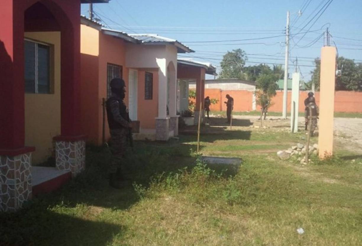 La DLCN, Fiscalía y Atic ayer incautaron casas en la urbanización El Pedregal, un plantel con maquinaria en el barrio El Tamarino, 41 carros y un centro comercial. Son 116 bienes asegurados.