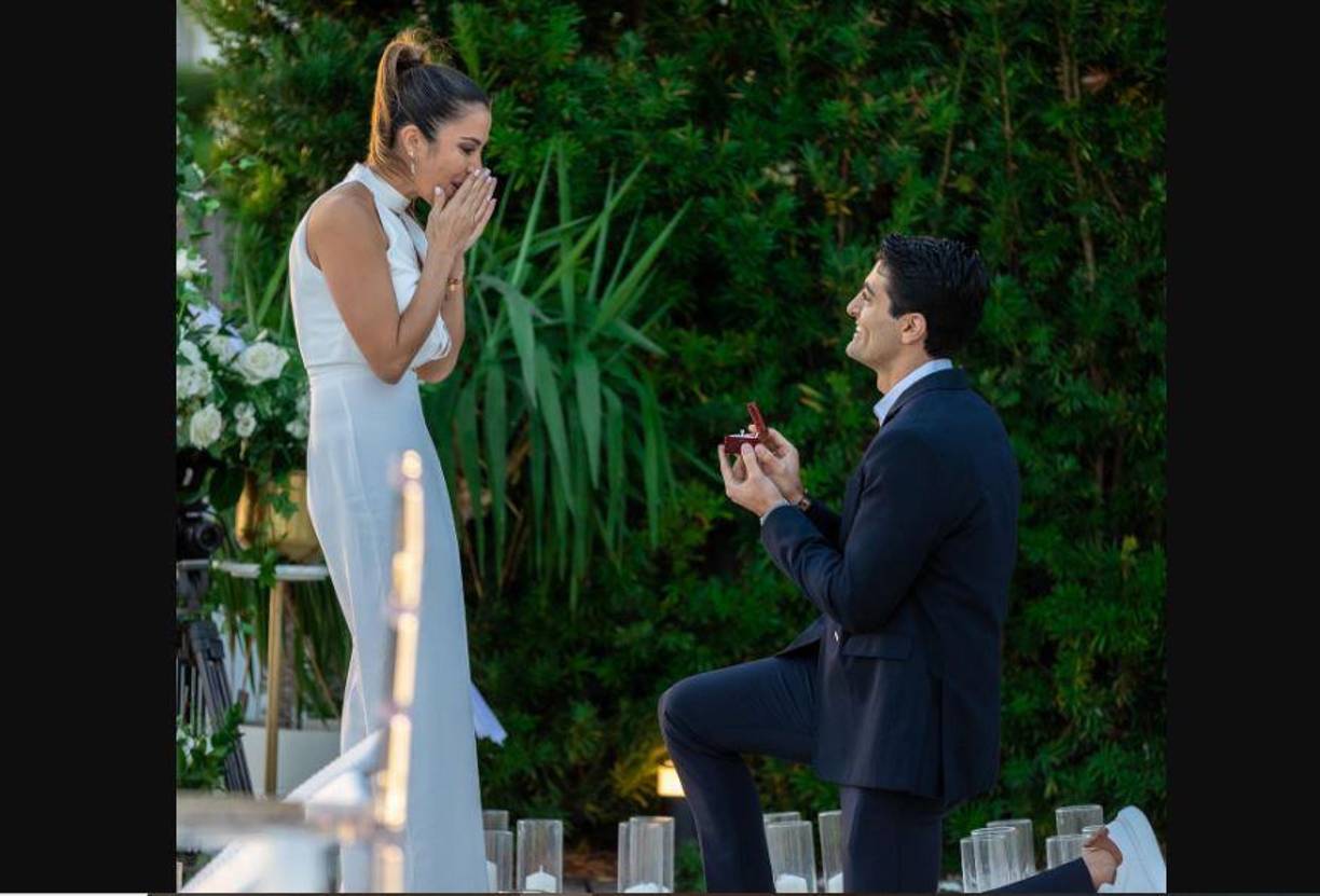 La presentadora de Univision reveló la feliz noticia en su cuenta oficial de Instagram, en donde compartio fotos del romántico momento cuando su pareja se arrodilló ante ella con un anillo en mano.