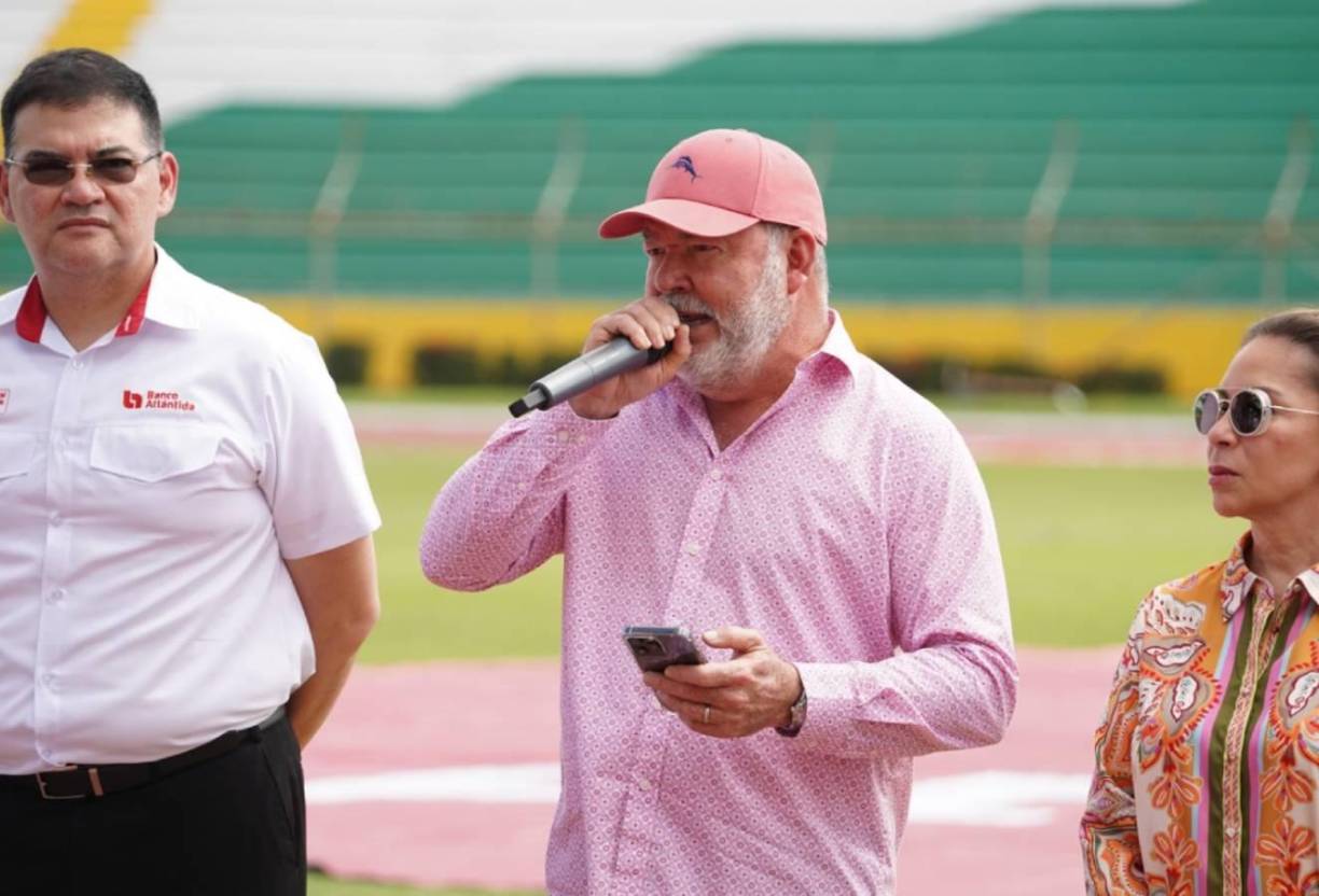 “Sin ser presumido le hemos cerrado la boca a un poco de gente que creían que el estadio no iba a estar en óptimas condiciones ni iba a tener sanitarios, incluso hasta los ascensores reparamos y estamos listos para disfrutar ese espectáculo deportivo que solo San Pedro Sula se puede dar el lujo”, comentó el Alcalde Roberto Contreras.