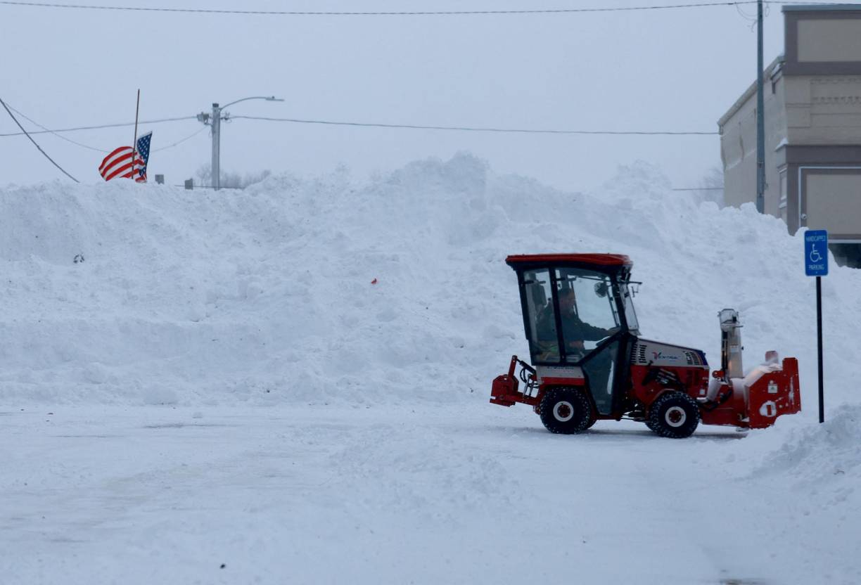 En las últimas horas, los aspirantes republicanos han pedido a sus bases que desafíen el frío y acudan a votar, incluido Trump, cuya campaña teme que sus seguidores den la victoria por segura y se queden en casa.