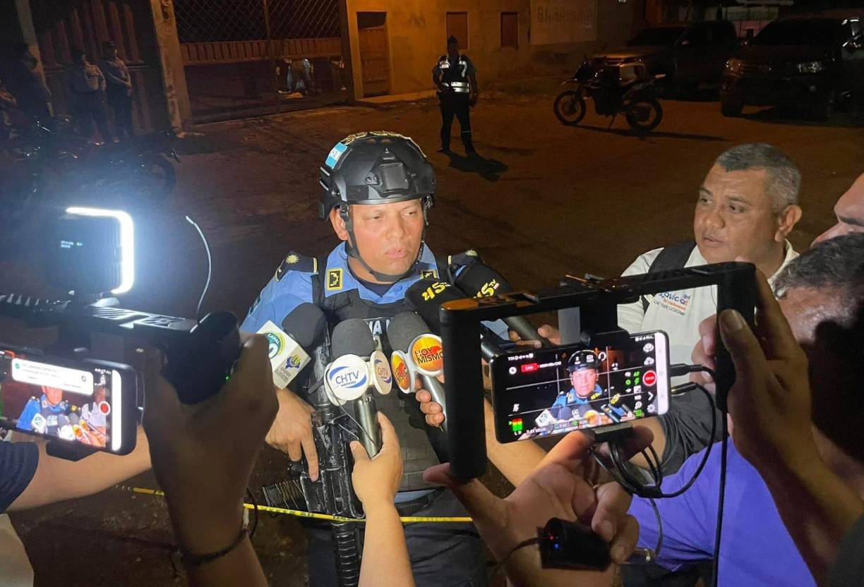 “¿Por qué pierde el control de esa manera, señor? No tiene el control de usted mismo”, le respondían los hombres armados al oficial. 