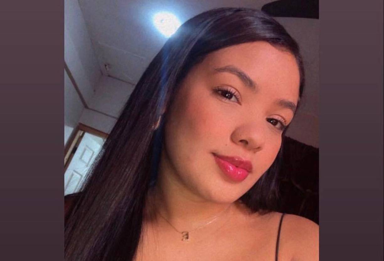 Eylin es de estatura baja y de cabello negro y ondulado. 