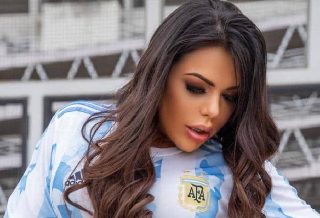 Además, la modelo notificó que Piqué no era el único de la plantilla del Barcelona que habría mensajeado con ella a través del teléfono móvil. “Los únicos jugadores del Barcelona que nunca me enviaron nada fueron Messi y Coutinho. Son grandes esposos y respetan mucho a sus esposas. Shakira no se merecía esto”, dijo.