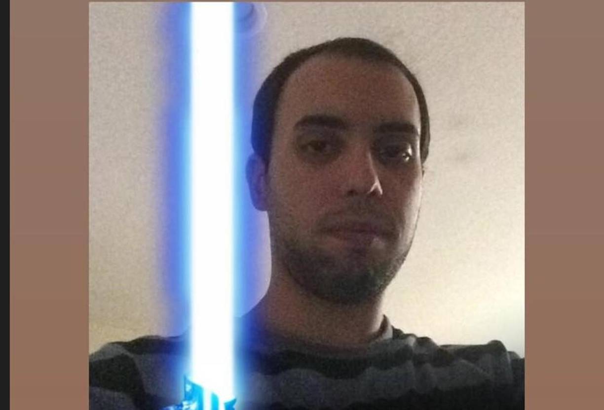 Rolando Aguilar afirmo a medios locales que su hijo Dahni de 34 años sufría de ansiedad y que posiblemente esto ocasionó que tomara la decisión de dispararle a toda su familia incluida su propia madre.