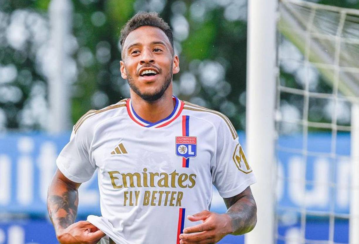 Corentin Tolisso: El Fenerbahce de Turquía está interesado en el centrocampista que forma parte del Lyon de Francia. Los medios turcos cifran el valor del traspaso en unos 5 millones de euros.